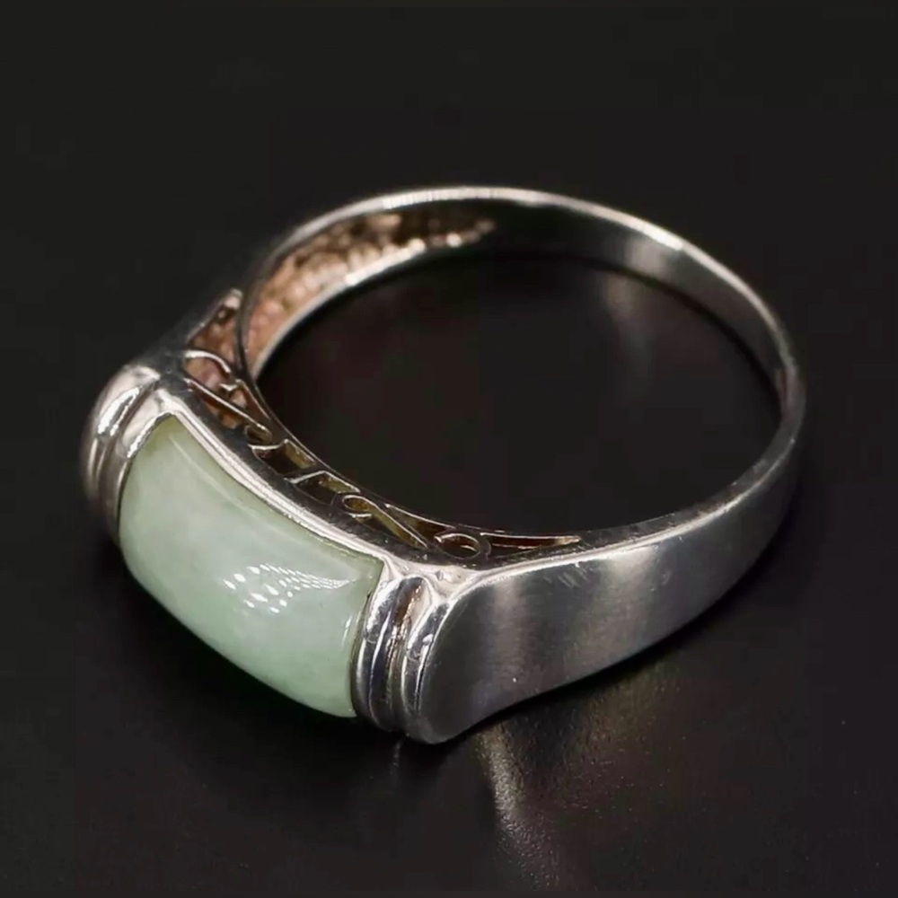 VINTAGE Green Jade Cobochan Bar Ring - Sterling Silver (marked 925) Size 9.5 - Picture 3 of 4